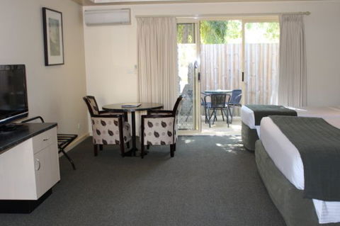 Fairways Resort - Accommodation Burleigh 4