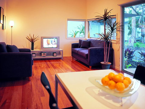 Mobys Beachside Retreat - Accommodation Burleigh 1