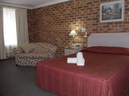 Town & Country Motor Inn Tamworth - Accommodation Burleigh 2