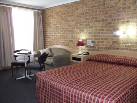 Town & Country Motor Inn Tamworth - Accommodation Burleigh 4