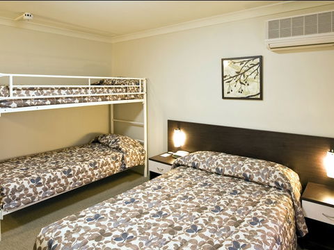 Wesley Lodge - Accommodation Burleigh 2