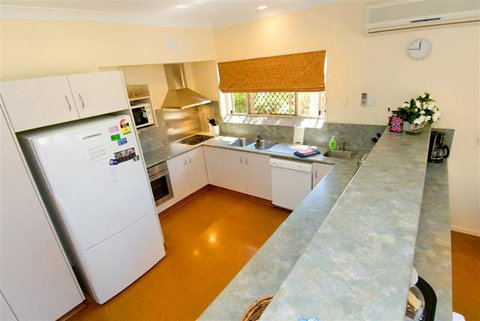 While Away Bed & Breakfast - Accommodation Burleigh 3