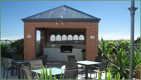 Churchill Apartments - Accommodation Burleigh 3