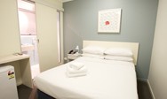 Snooze Inn - Accommodation Burleigh 2