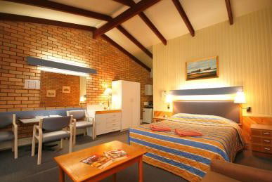 Best Western Wanderlight Motor Inn - Accommodation Burleigh 2
