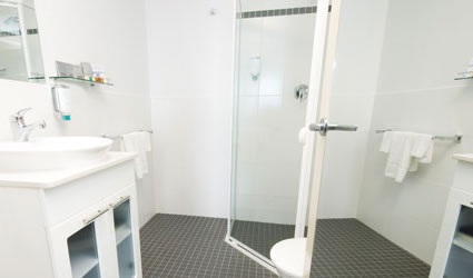 Quality Suites Clifton On Northbourne - Accommodation Burleigh 2