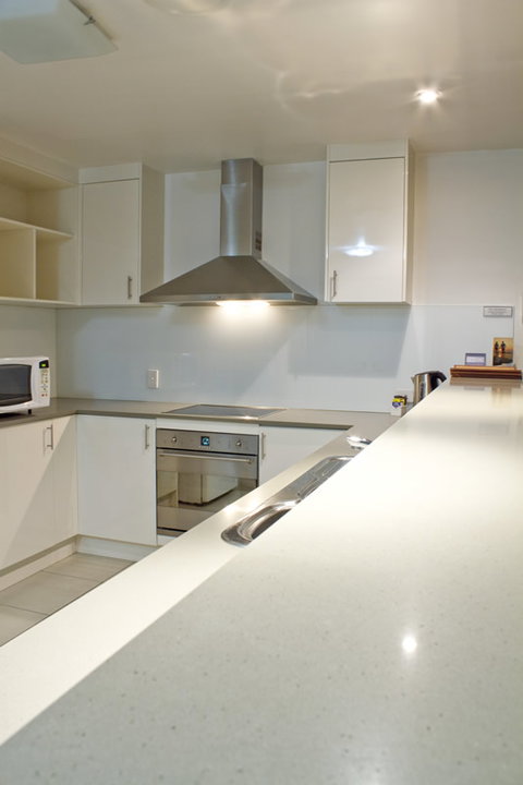 The Bay Apartments - Accommodation Burleigh 3