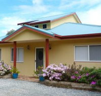 Whitby on Wallis Lakefront Cottage - Accommodation Burleigh