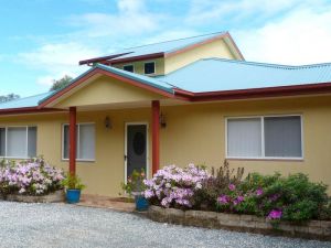 Whitby On Wallis Lakefront Cottage - Accommodation Burleigh 0
