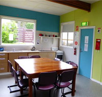 Coles Bay - Esplanade YHA - Accommodation Burleigh