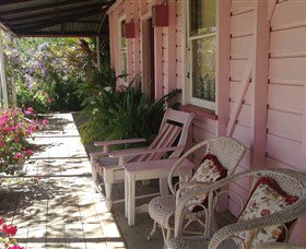 Barcaldine Blacksmiths Cottage - Accommodation Burleigh 0