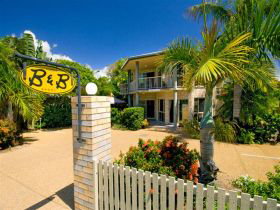 While Away Bed And Breakfast - Accommodation Burleigh 0
