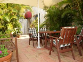 While Away Bed And Breakfast - Accommodation Burleigh 1