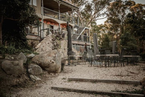The Grande Hotel And Restaurant - Accommodation Burleigh 8