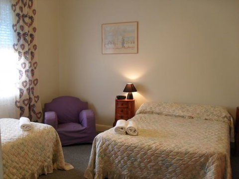 Aaron Cottage - Accommodation Burleigh 1