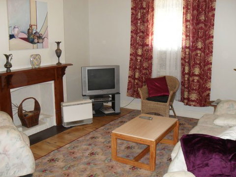 Aaron Cottage - Accommodation Burleigh 4