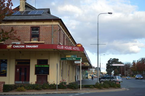 Club House Hotel - Accommodation Burleigh 1