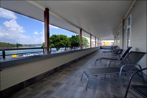 Lakes And Ocean Hotel - Accommodation Burleigh 6