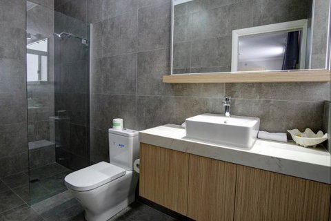Lakes And Ocean Hotel - Accommodation Burleigh 9