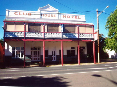 Club House Hotel - Accommodation Burleigh 0