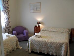 Aaron Cottage - Accommodation Burleigh 0