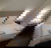 Aston House - Accommodation Burleigh