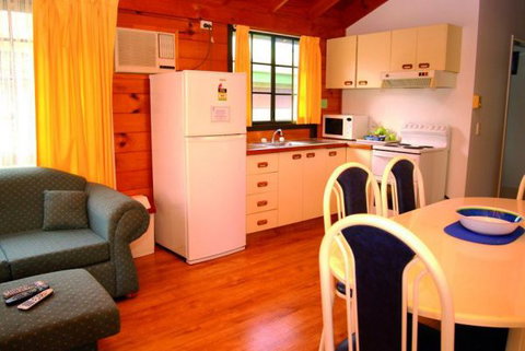 Smuggler's Cove Holiday Village - Accommodation Burleigh 2