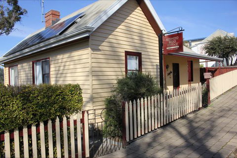 Bridge View Retreat - Accommodation Burleigh 0