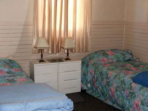 CASS Cottage - Accommodation Burleigh 2