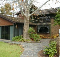 Trenberth House - Accommodation Burleigh