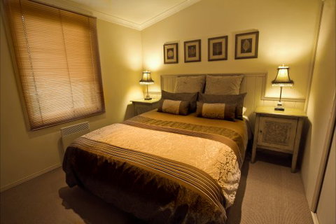Autumn Abode Cottages - Accommodation Burleigh 3