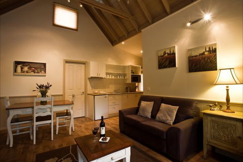 Autumn Abode Cottages - Accommodation Burleigh 7