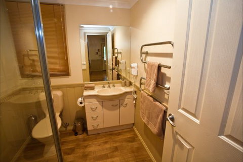Autumn Abode Cottages - Accommodation Burleigh 8