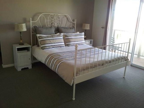 Annies Beach House - Accommodation Burleigh 1
