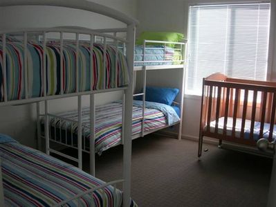Annies Beach House - Accommodation Burleigh 3