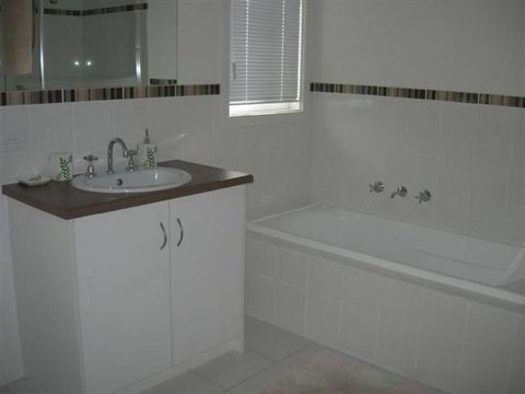 Annies Beach House - Accommodation Burleigh 4