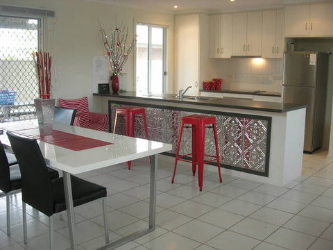 Annies Beach House - Accommodation Burleigh 6