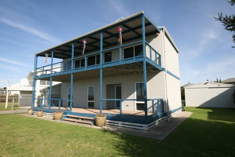 LJ Hooker Goolwa Holiday Rentals - 25 Barrage Road, Goolwa South - Accommodation Burleigh 0
