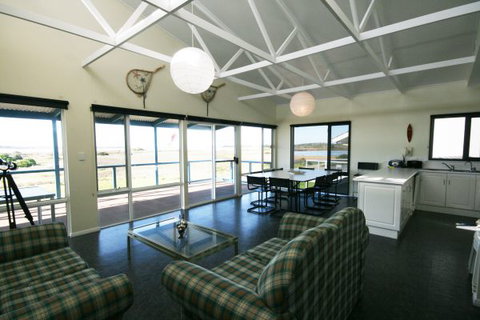 LJ Hooker Goolwa Holiday Rentals - 25 Barrage Road, Goolwa South - Accommodation Burleigh 1