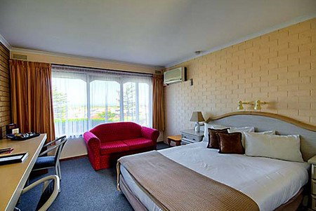 Raglan Motor Inn - Accommodation Burleigh 0