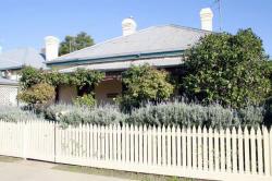 Florennes Heritage Cottage - Accommodation Burleigh 0