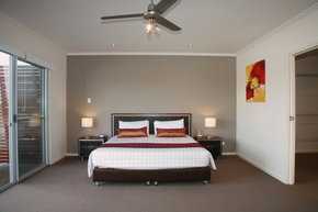 Quarterdecks Harbour Retreat - Accommodation Burleigh 2