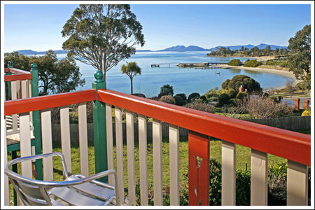 Amos House  & Swansea  Villas - Accommodation Burleigh 4