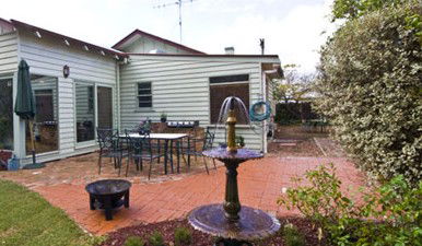 Peace By The River Homestay - Accommodation Burleigh 2