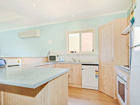 Century 21 SouthCoast: Seaborne Breeze - Accommodation Burleigh 1