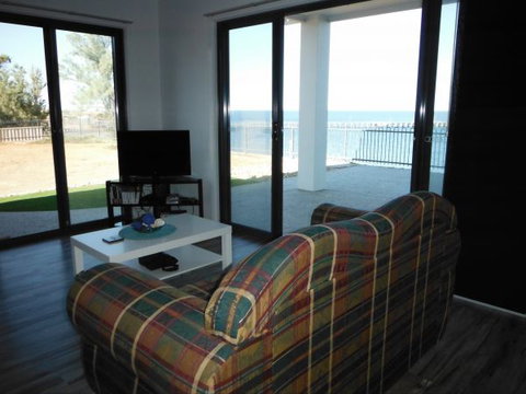Coastal Getaway - Accommodation Burleigh 3