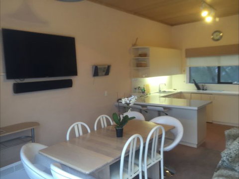 Kilimanjaro Alpine Apartments - Accommodation Burleigh 6