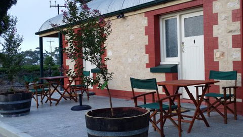 Angas Plains Estate Wines Heritage Suite - Accommodation Burleigh 2