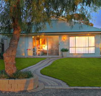 17 QED Lakehouse - Accommodation Burleigh