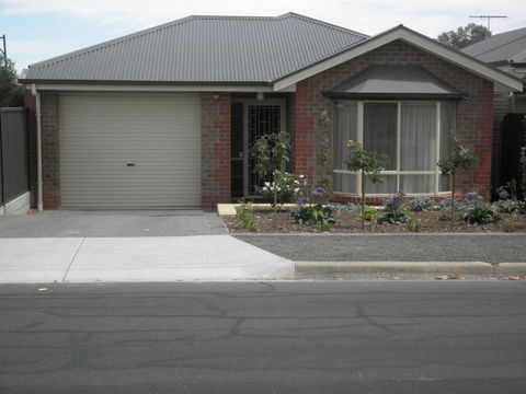 C&C's Bed And Breakfast - Accommodation Burleigh 1